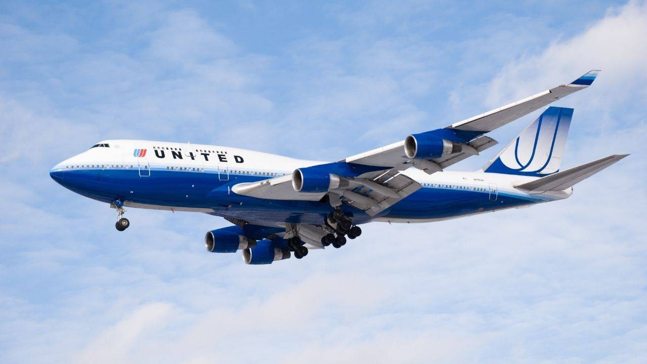 United Airlines Flies Airplane with 100% Plant-Based Fuel