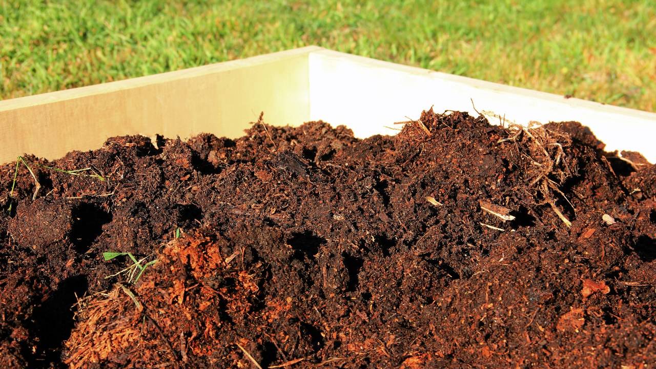 how does composting work