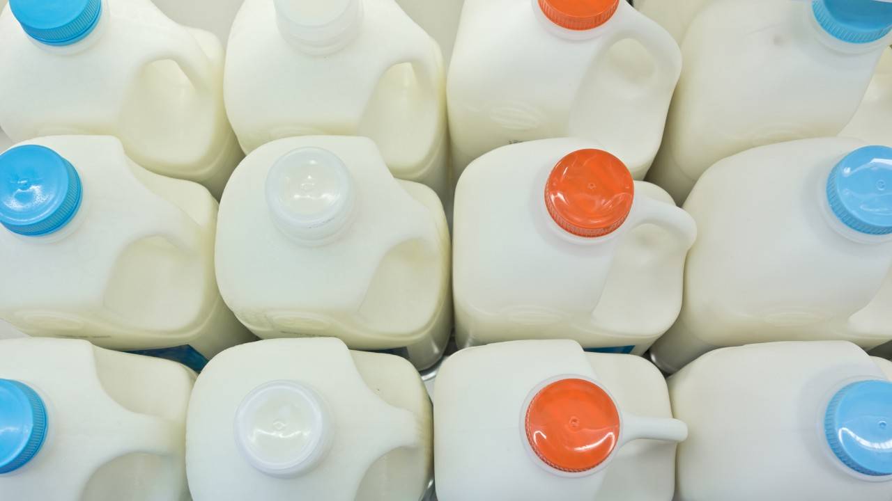 Why milk caps and bottles have different colors