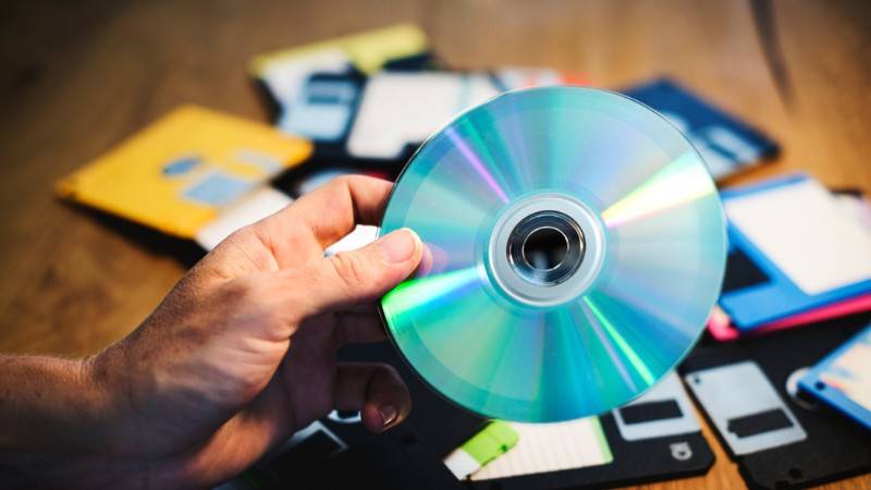 How to Dispose of CDs: Sustainable Options 📀 - EZ CleanUp