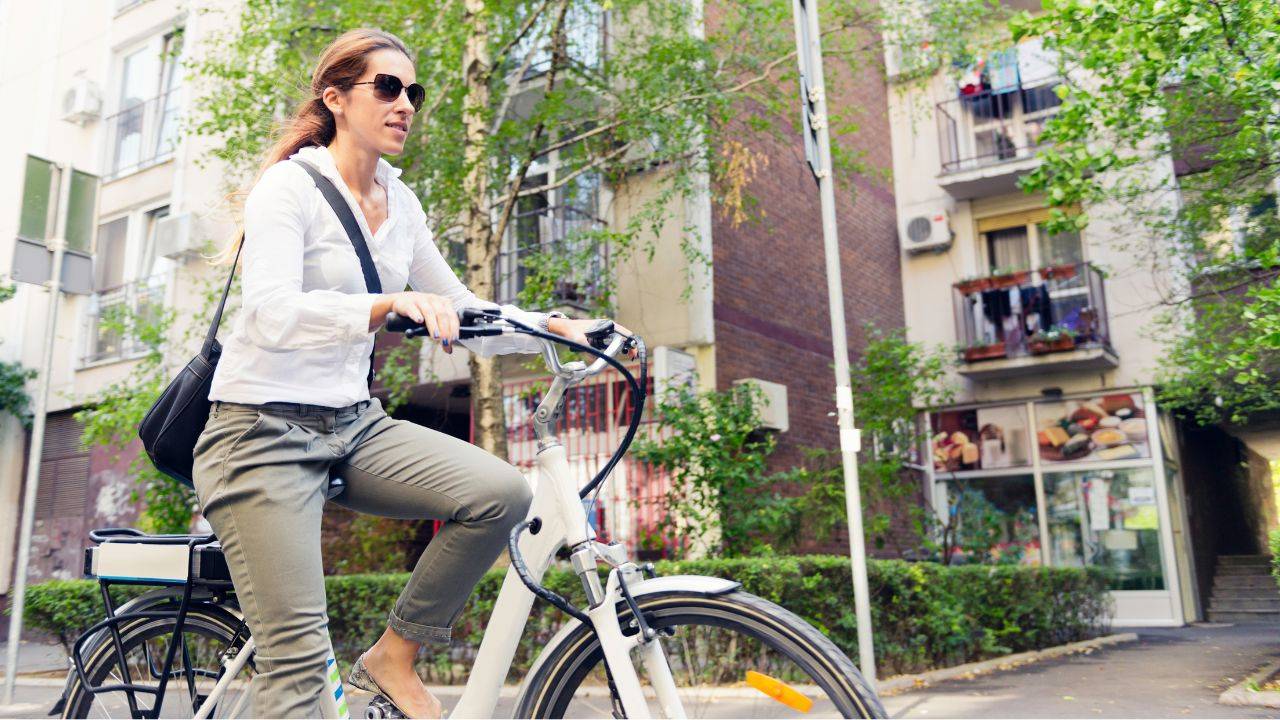 E-Bikes Are Solving City Pollution And Congestion