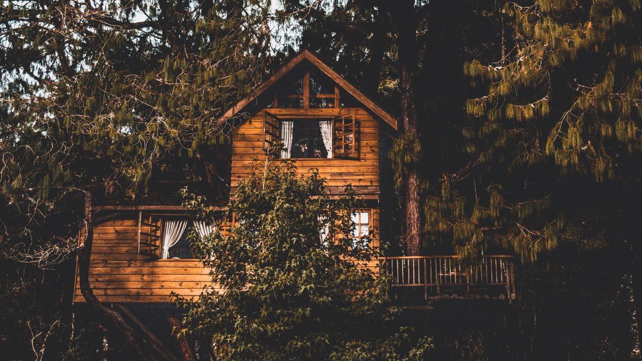 Norwegian-Designed Treehouse Integrates With Nature In A Creative Way