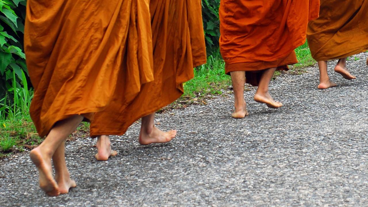 Thai Monk Turns Plastic Bottles Into Buddhist Robes