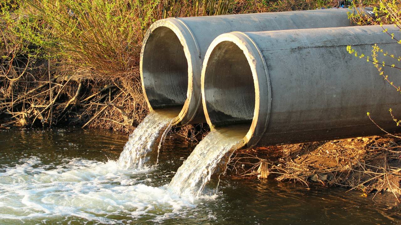 UK Water Firm Raises £1B for Environmental Revamp