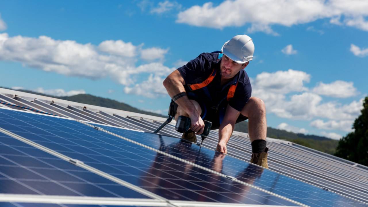 UK's Record Solar Installations in 2023