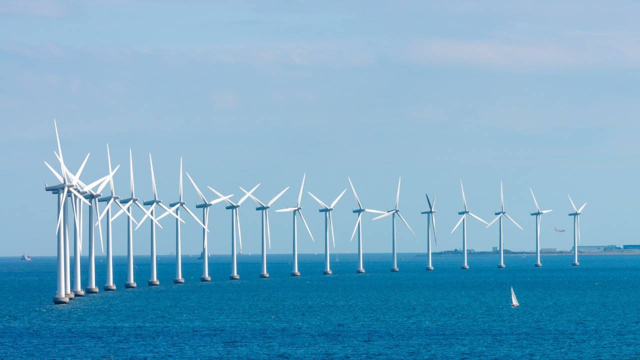 US Offshore Wind Farms Begin Powering the Grid