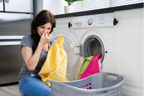 smelly washing machine cleaning